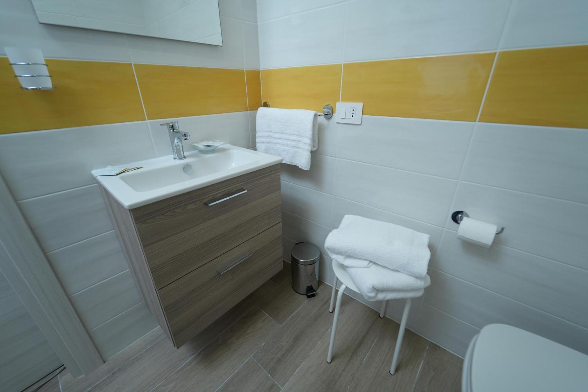 Panorama Vesuvius Affittacamere Guesthouse With Lift Near To Subway In Napoli Center מראה חיצוני תמונה