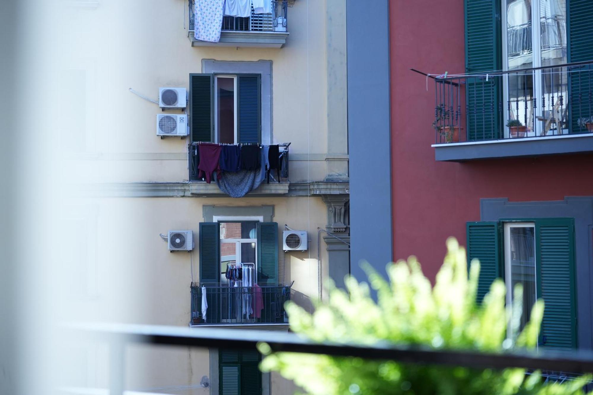 Panorama Vesuvius Affittacamere Guesthouse With Lift Near To Subway In Napoli Center מראה חיצוני תמונה